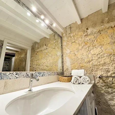 Kalma Villanova - Stone Elegance In The Old Town Cagliari