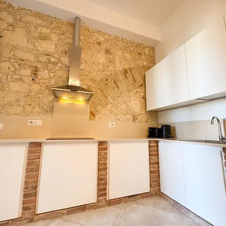 Kalma Villanova - Stone Elegance In The Old Town *